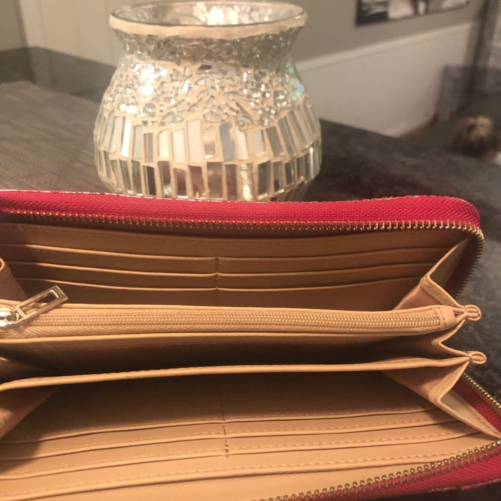 GUESS wallet - Picture 3 of 3